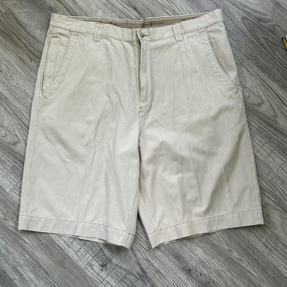 Tommy Bahama Men's Cream/Light Beige Shorts Sz 38 - Picture 1 of 5